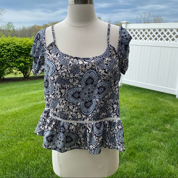Sans Souci cold shoulder short Top - Picture 1 of 10